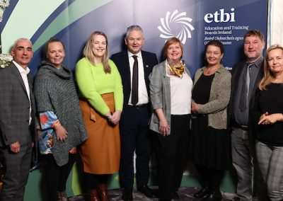 cilvēku grupas attēls